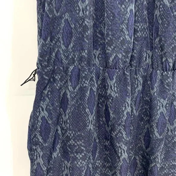 Banana Republic Jumpsuit Blue Snake Print Sleeveless V Neck - Picture 4 of 8